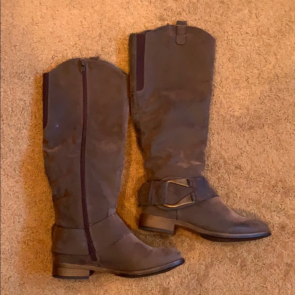 Boots size 6